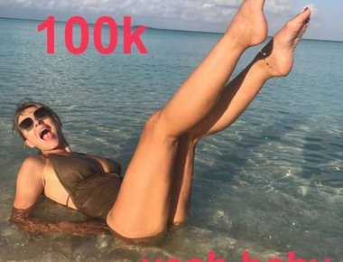 Elizabeth Hurley: Με αυτή την πόζα γιόρτασε την επιτυχία της (φωτό, βίντεο)